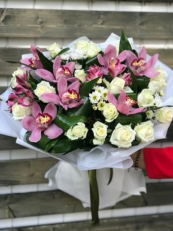 Букет цветов из: Розы и Хризантемы в Лаголово