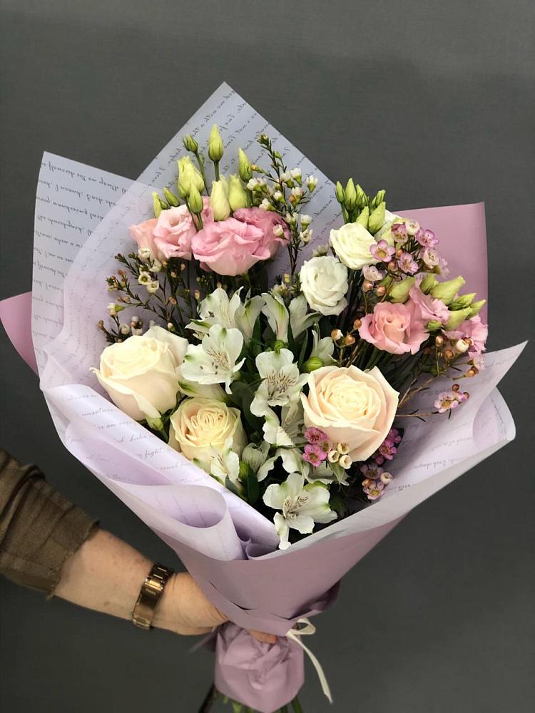 Букет цветов из: Альстромерии, Розы и Лизиантусы в Лаголово