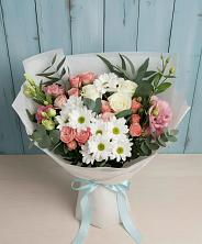 Букет цветов из:  Розы, Лизиантусы и Хризантемы в Лаголово