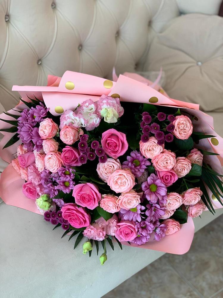 Букет цветов из: Хризантемы, Розы и Лизиантусы в Лаголово