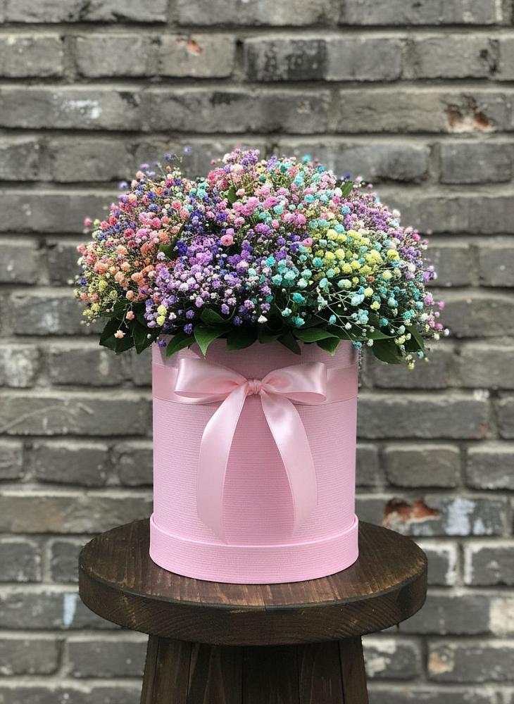 Цветочная композиция из Гипсофила и Розы в шляпной коробке в Лаголово