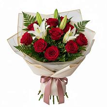 Букет цветов из:  Лилии и Розы в Лаголово