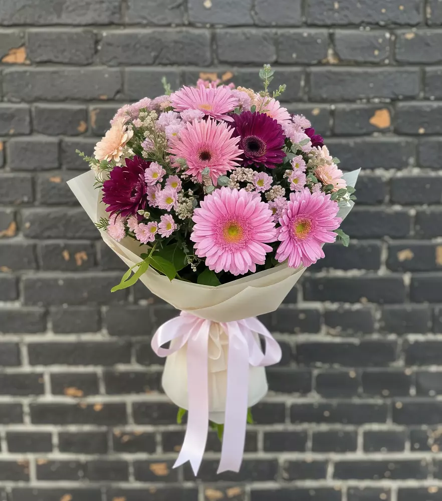 Букет цветов из: Герберы и Хризантемы в Лаголово
