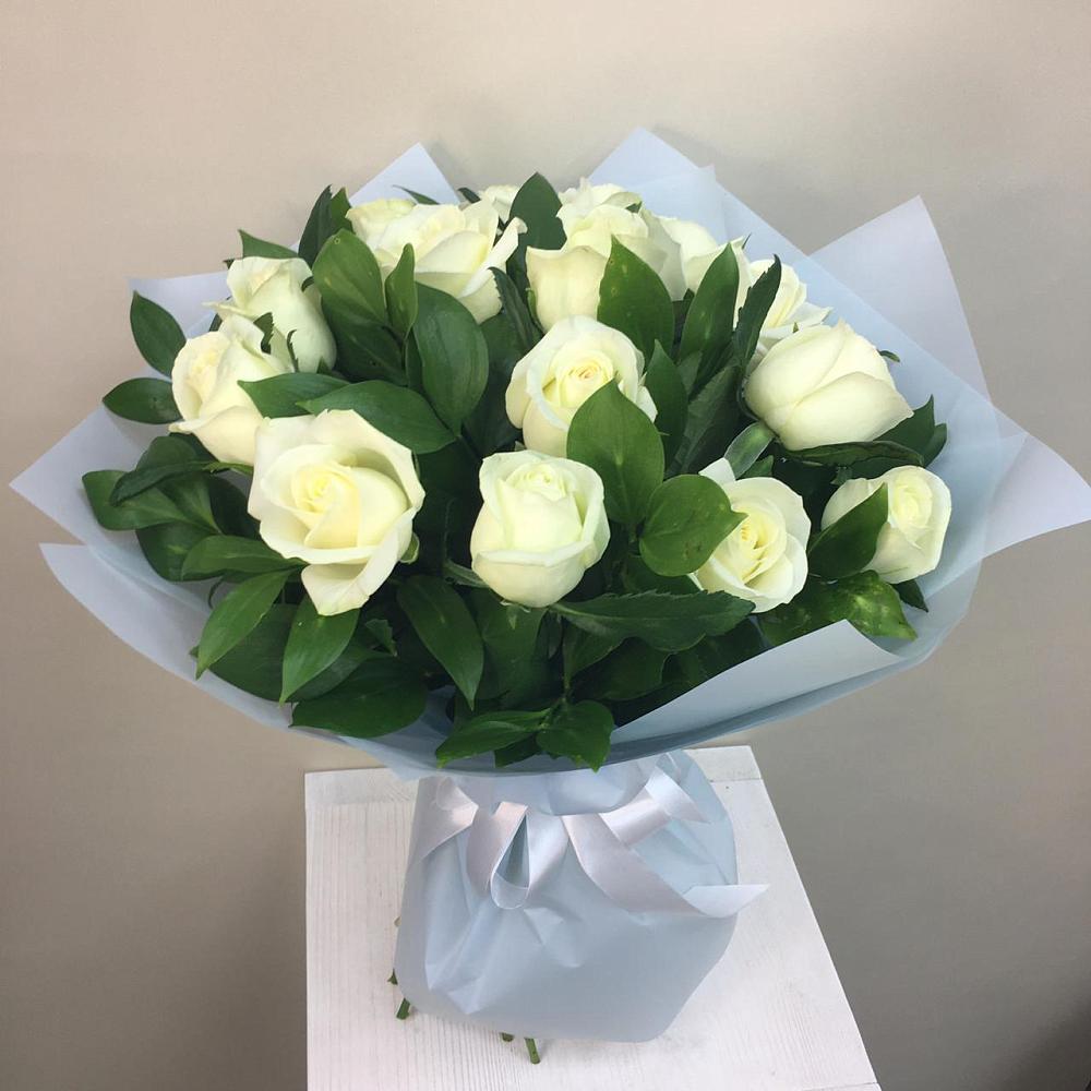 Букет 15 Белых роз Проуд в Лаголово