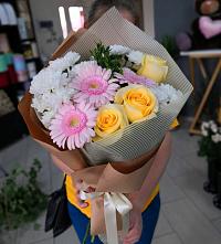 Букет цветов из:  Герберы, Розы и Хризантемы в Лаголово