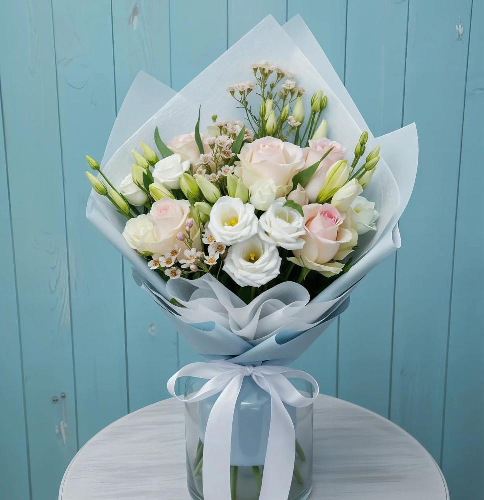 Букет цветов из: Розы и Лизиантусы в Лаголово