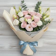 Букет цветов из:  Лизиантусы в Лаголово