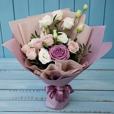 Букет цветов из:  Розы и Лизиантусы в Лаголово