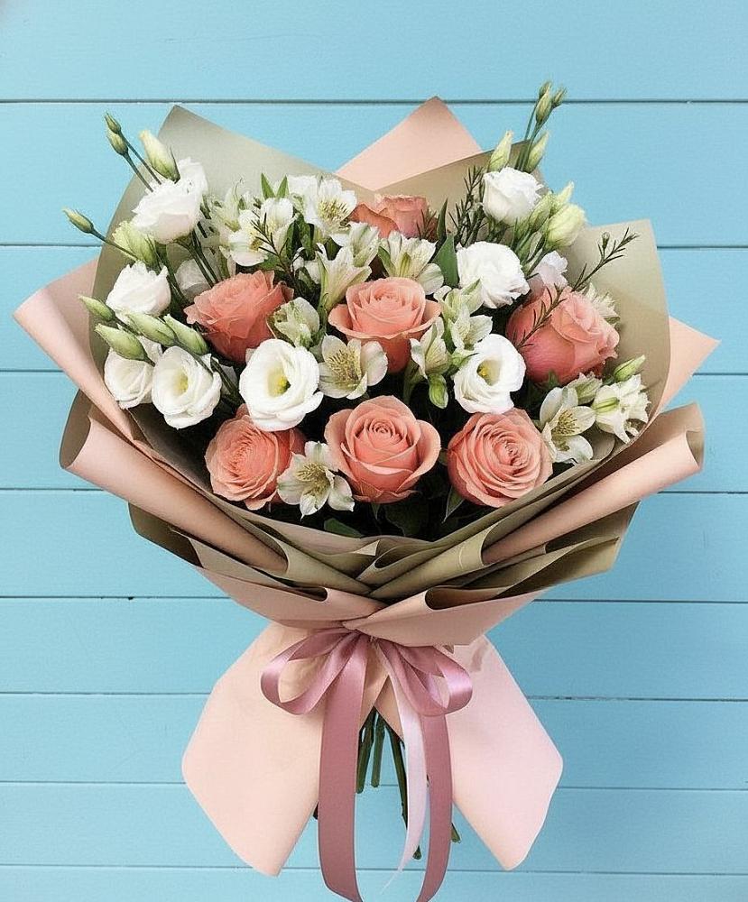 Букет цветов из: Розы, Альстромерии и Лизиантусы в Лаголово