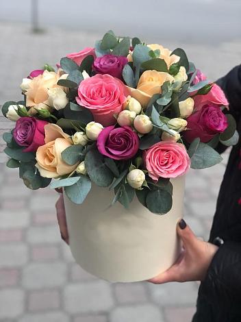 Цветочная композиция из Розы в шляпной коробке в Лаголово