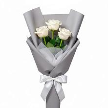 Букет 3 белые розы в Лаголово