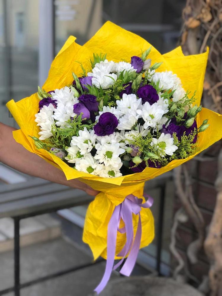 Букет цветов из: Ирисы, Хризантемы и Ромашки в Лаголово
