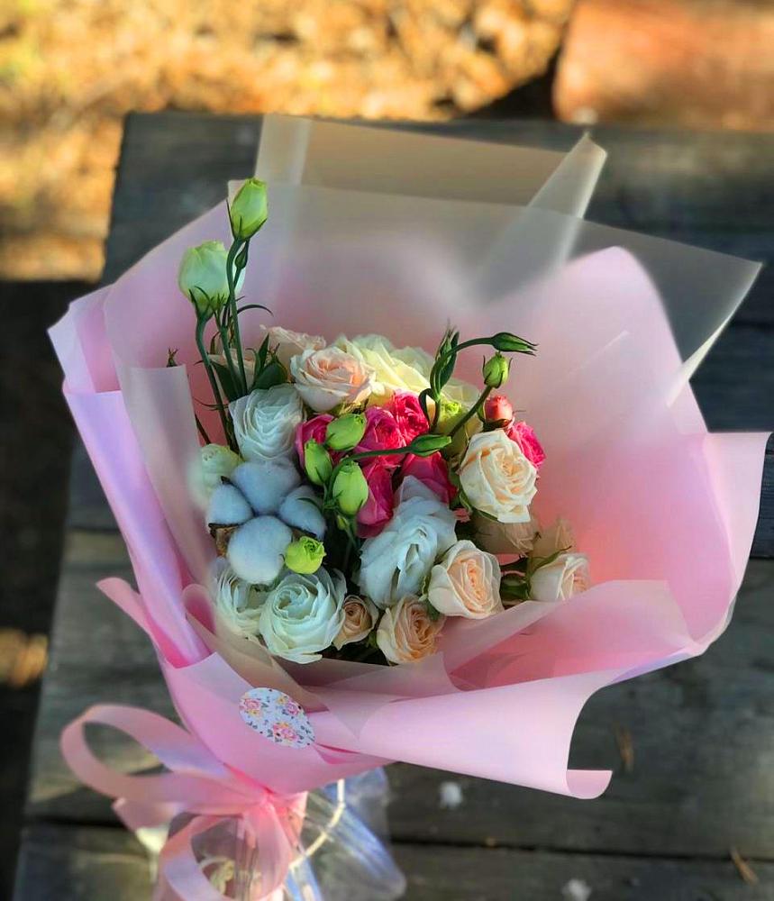 Букет цветов из: Розы и Лизиантусы в Лаголово