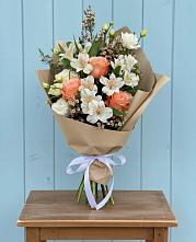 Букет цветов из:  Альстромерии, Лизиантусы, Розы и Хризантемы в Лаголово
