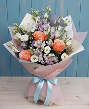 Букет цветов из:  Лизиантусы, Розы, Альстромерии и Гипсофила в Лаголово