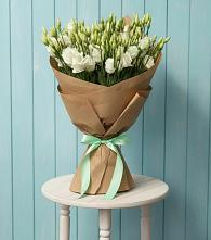 Букет цветов из:  Лизиантусы в Лаголово