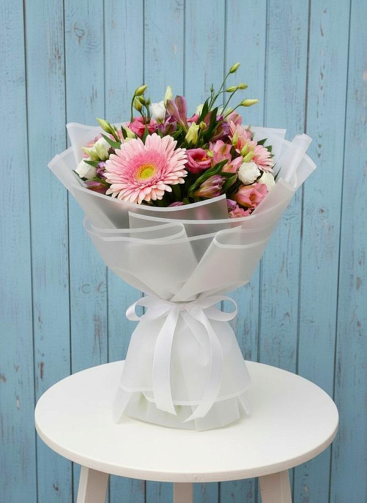 Букет цветов из: Герберы, Альстромерии и Лизиантусы в Лаголово