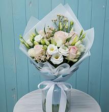 Букет цветов из:  Розы и Лизиантусы в Лаголово