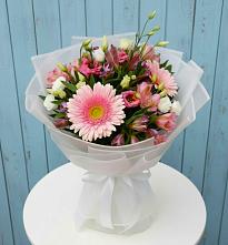 Букет цветов из:  Герберы, Альстромерии и Лизиантусы в Лаголово