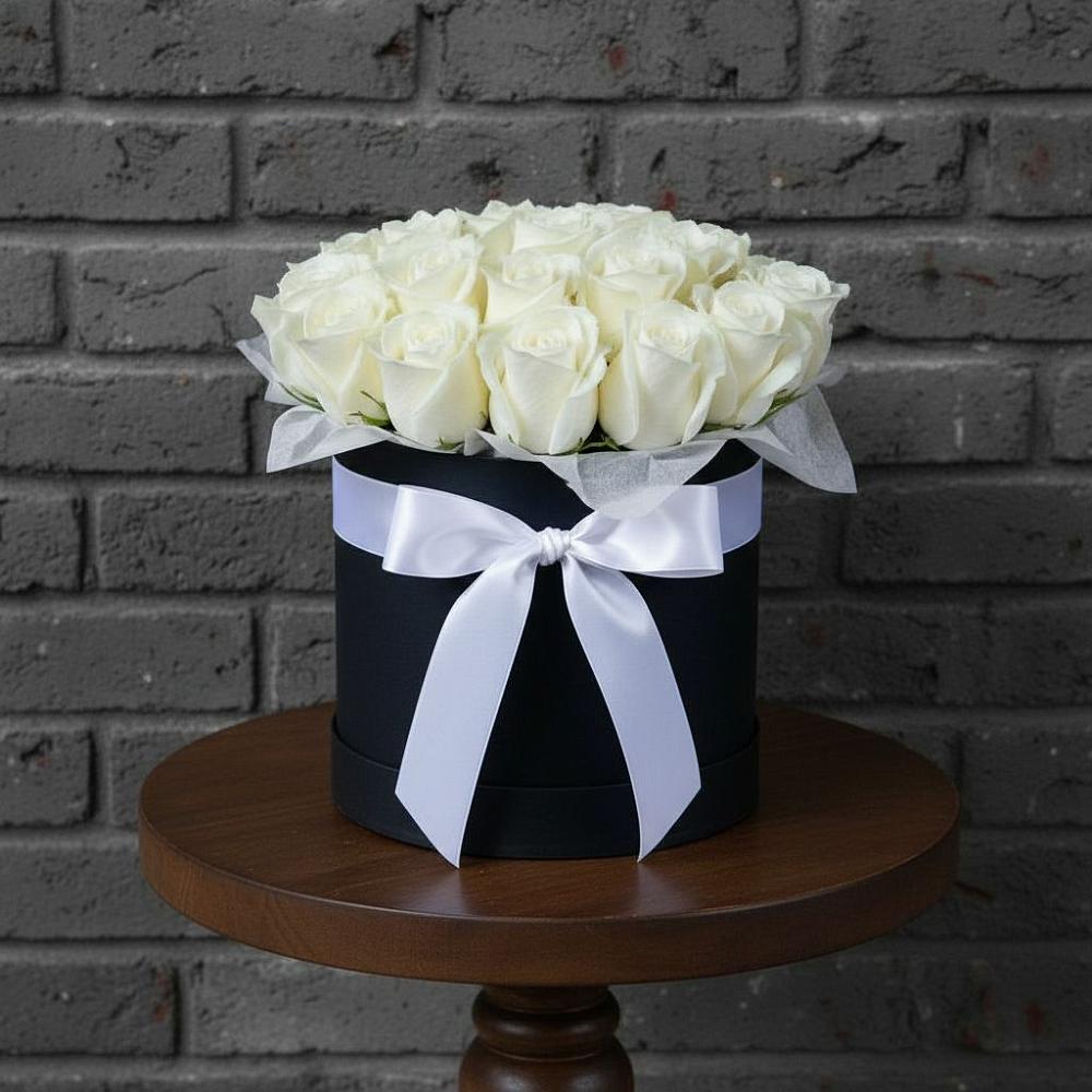 Цветочная композиция из Розы в шляпной коробке в Лаголово