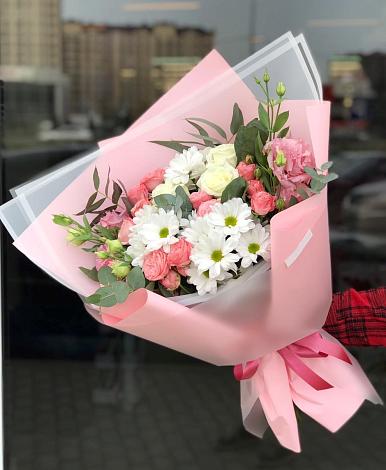 Букет цветов из: Розы, Лизиантусы и Хризантемы в Лаголово
