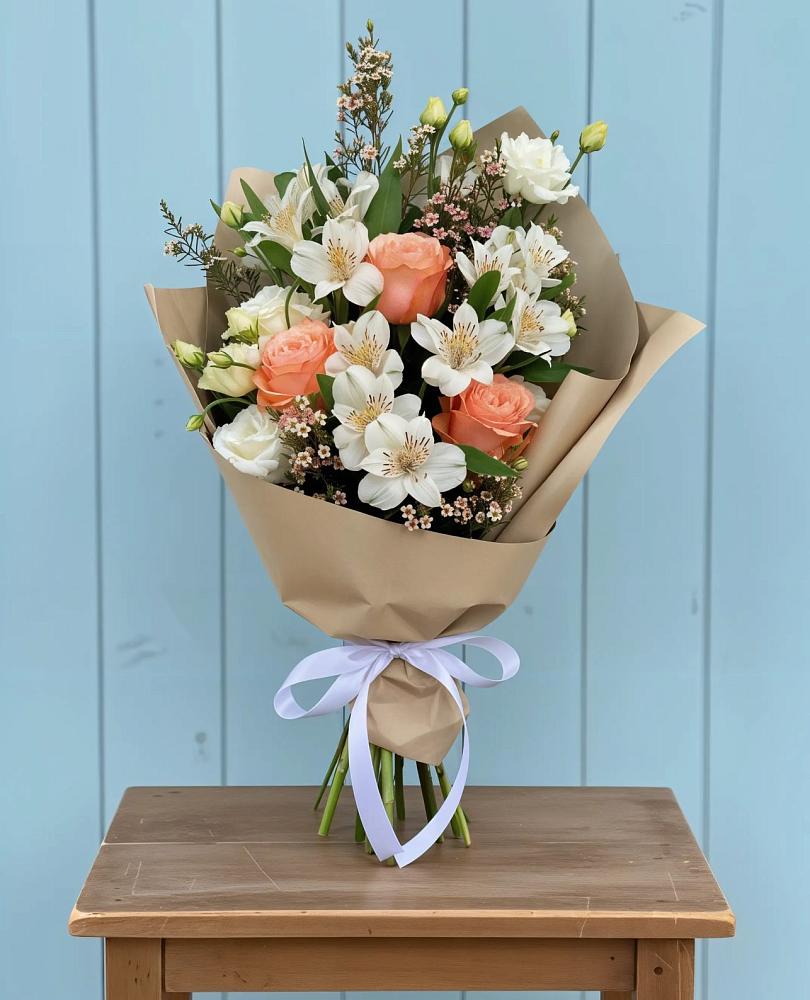 Букет цветов из: Альстромерии, Лизиантусы, Розы и Хризантемы в Лаголово