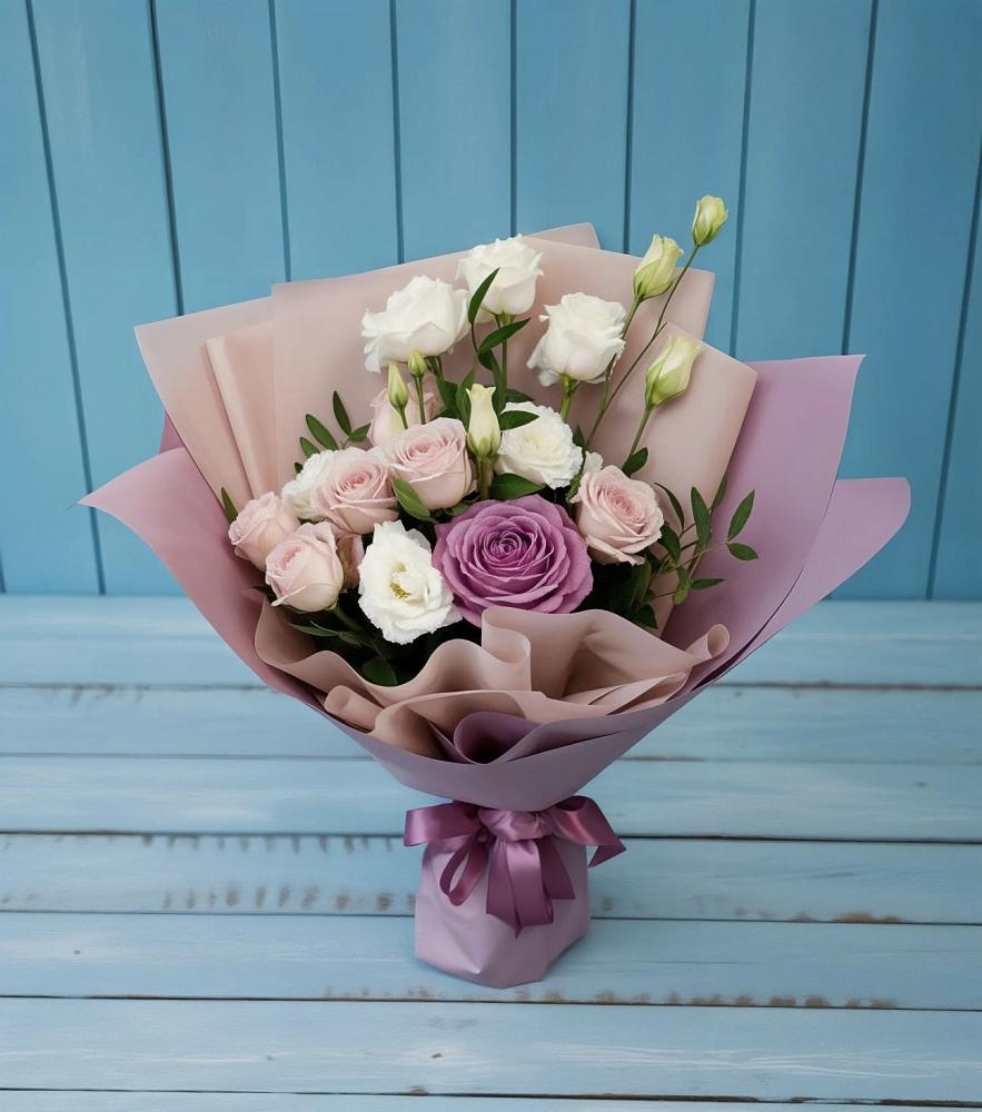 Букет цветов из: Розы и Лизиантусы в Лаголово